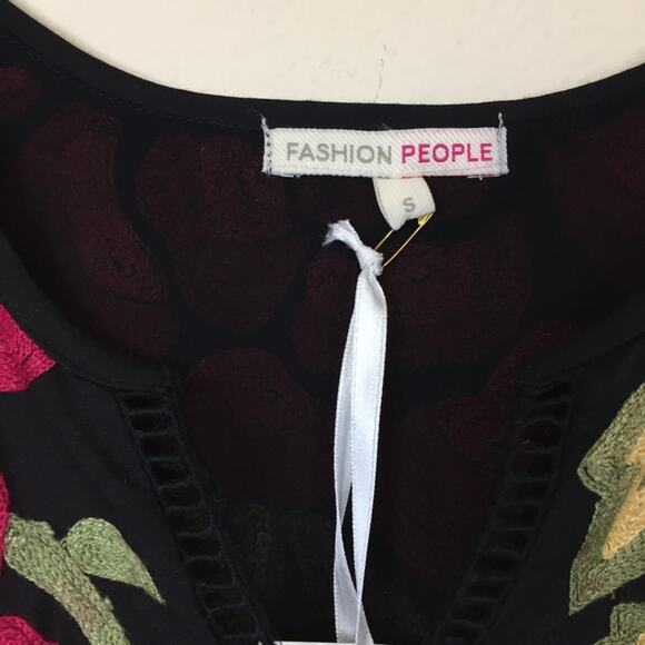 NWT Fashion People | Floral Embroidered Top Sz S - Picture 3 of 6